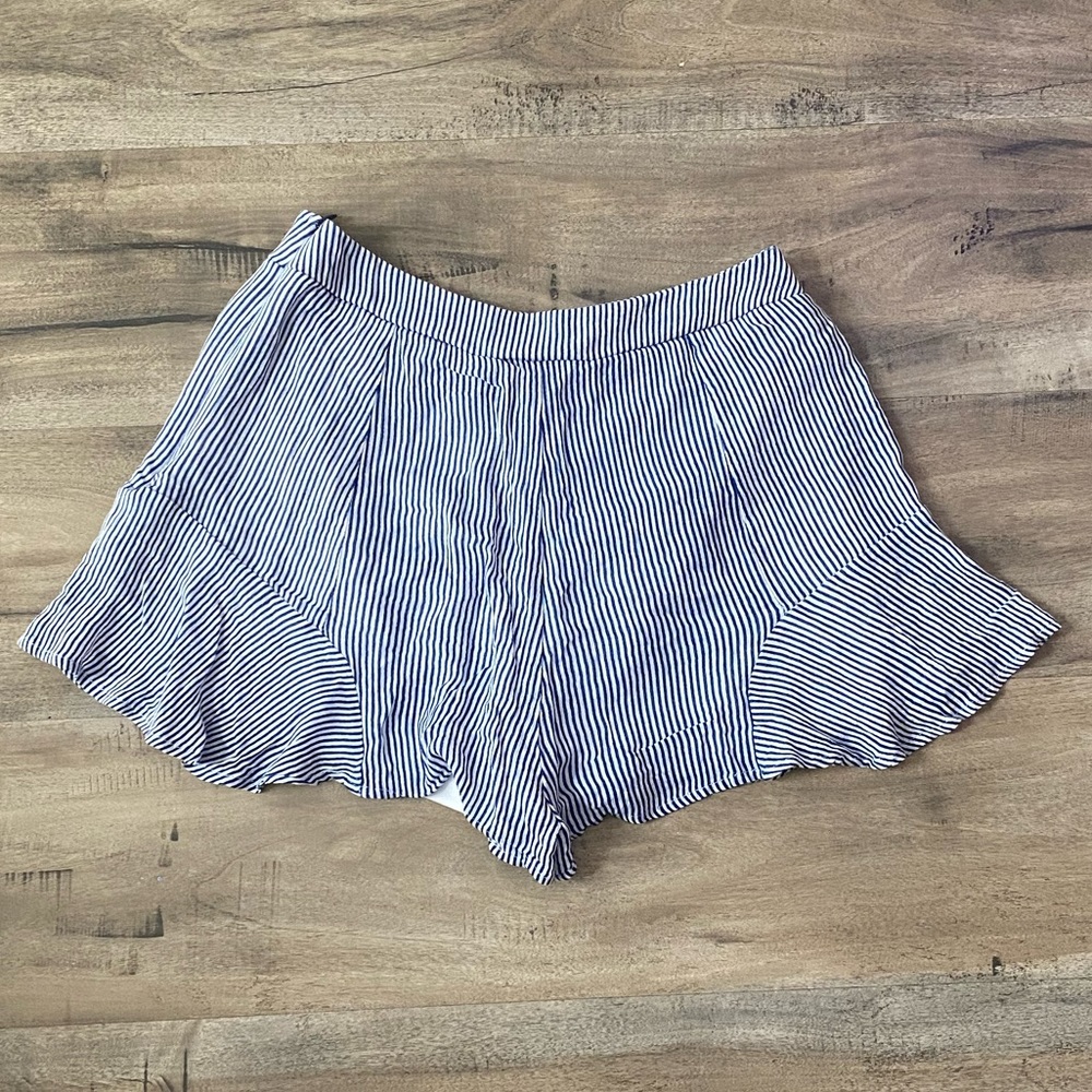 Striped Booty Shorts High Waisted Fashion Statement Casual Mini Dressy Chic - Picture 6 of 8